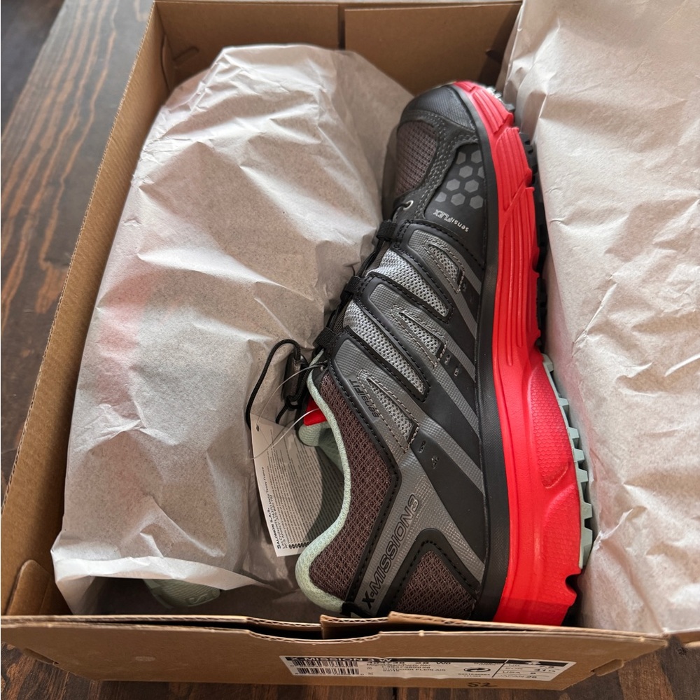 New Salomon Trail Shoes Size 9 Magnet/Black/Poppy Red - Picture 3 of 4